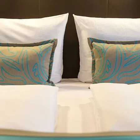 One Muenchen-east Side Szálloda 3*